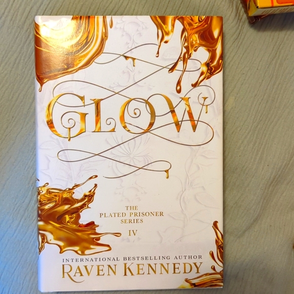 Raven Kennedy Glow Hardback - Picture 1 of 3